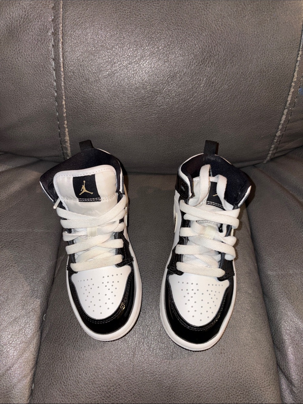 Nike Kids White Black Gold High-Top Sneakers Air Jordan - Picture 2 of 9